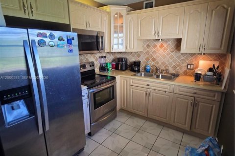 Apartment in Pembroke Pines, Florida 2 bedrooms, 88.63 sq.m. № 2067397 - photo 8