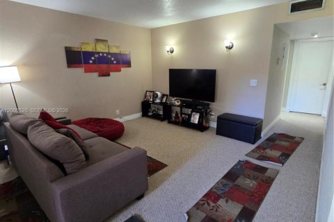 Apartment in Pembroke Pines, Florida 2 bedrooms, 88.63 sq.m. № 2067397 - photo 4