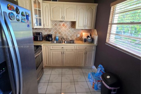 Apartment in Pembroke Pines, Florida 2 bedrooms, 88.63 sq.m. № 2067397 - photo 9