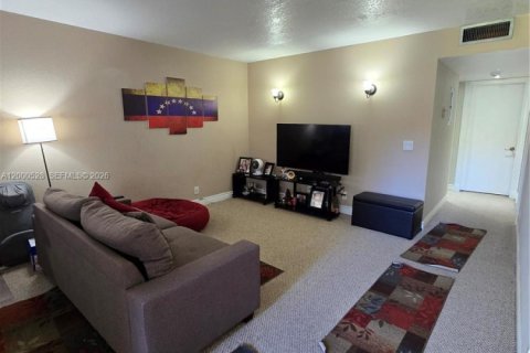 Apartment in Pembroke Pines, Florida 2 bedrooms, 88.63 sq.m. № 2067397 - photo 6