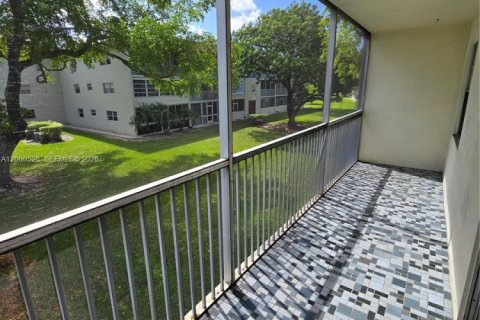 Apartment in Pembroke Pines, Florida 2 bedrooms, 88.63 sq.m. № 2067397 - photo 2