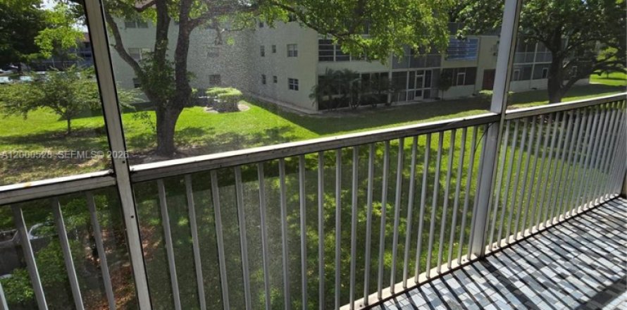 Apartment in Pembroke Pines, Florida 2 bedrooms, 88.63 sq.m. № 2067397