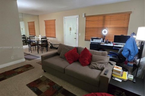 Apartment in Pembroke Pines, Florida 2 bedrooms, 88.63 sq.m. № 2067397 - photo 3