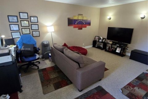 Apartment in Pembroke Pines, Florida 2 bedrooms, 88.63 sq.m. № 2067397 - photo 7