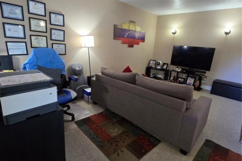 Apartment in Pembroke Pines, Florida 2 bedrooms, 88.63 sq.m. № 2067397 - photo 11