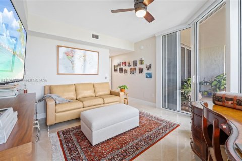 Condo in Sunny Isles Beach, Florida, 2 bedrooms № 1990057 - photo 24