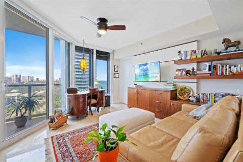 Condo in Sunny Isles Beach, Florida, 2 bedrooms № 1990057 - photo 23