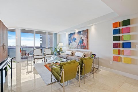 Condo in Sunny Isles Beach, Florida, 2 bedrooms № 1990057 - photo 8