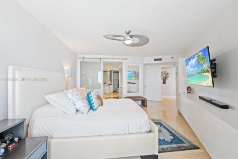 Condo in Sunny Isles Beach, Florida, 2 bedrooms № 1990057 - photo 18