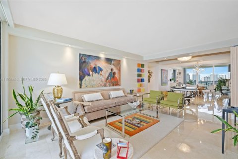 Condo in Sunny Isles Beach, Florida, 2 bedrooms № 1990057 - photo 10