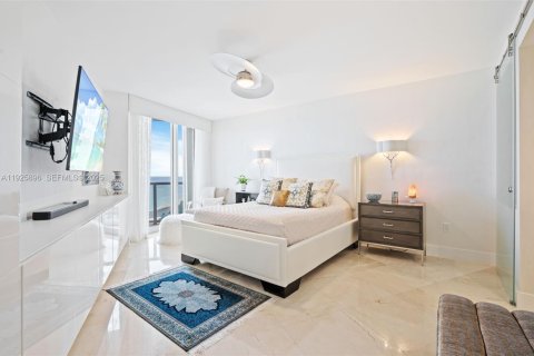 Condo in Sunny Isles Beach, Florida, 2 bedrooms № 1990057 - photo 17