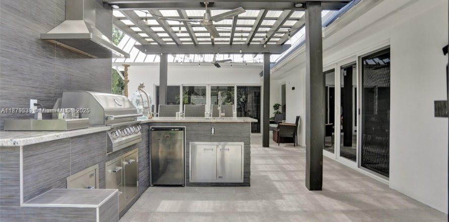 Villa ou maison à Miami Shores, Floride 4 chambres, 278.71 m2 № 1924408