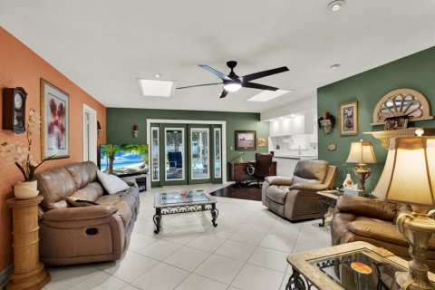 House in Clearwater, Florida 3 bedrooms, 160.44 sq.m. № 2199604 - photo 8