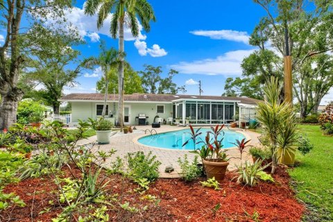 House in Clearwater, Florida 3 bedrooms, 160.44 sq.m. № 2199604 - photo 20