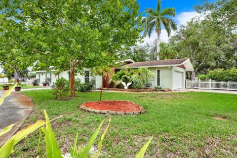 House in Clearwater, Florida 3 bedrooms, 160.44 sq.m. № 2199604 - photo 21