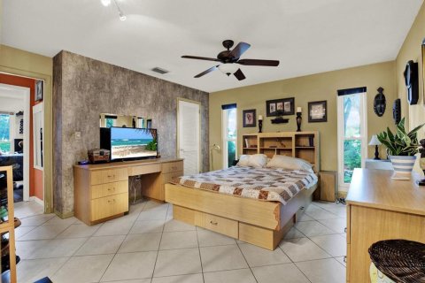 House in Clearwater, Florida 3 bedrooms, 160.44 sq.m. № 2199604 - photo 10