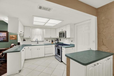 House in Clearwater, Florida 3 bedrooms, 160.44 sq.m. № 2199604 - photo 6