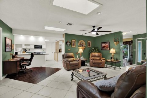 House in Clearwater, Florida 3 bedrooms, 160.44 sq.m. № 2199604 - photo 9