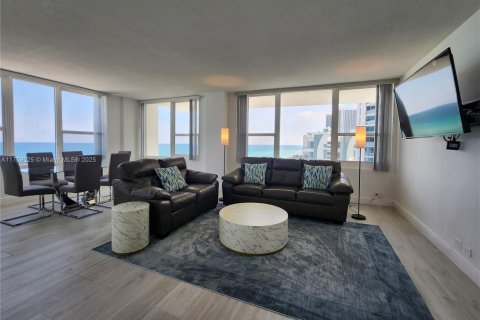 Copropriété à louer à Hollywood, Floride: 2 chambres, 123.56 m2 № 1937020 - photo 5