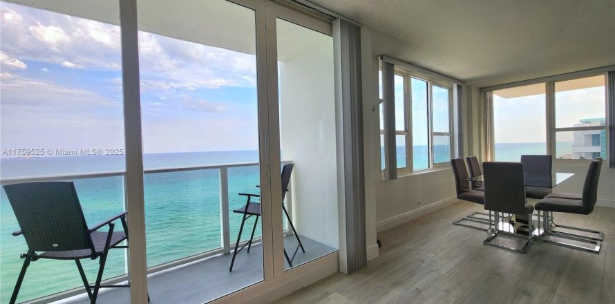 Condo à Hollywood, Floride, 2 chambres № 1937020