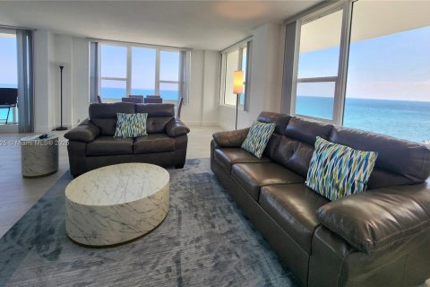 Copropriété à louer à Hollywood, Floride: 2 chambres, 123.56 m2 № 1937020 - photo 4