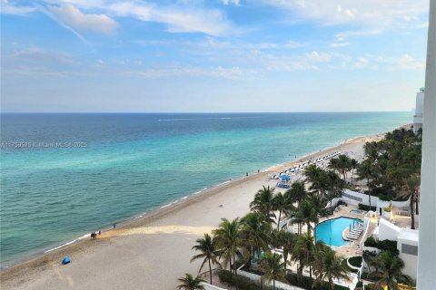 Copropriété à louer à Hollywood, Floride: 2 chambres, 123.56 m2 № 1937020 - photo 8