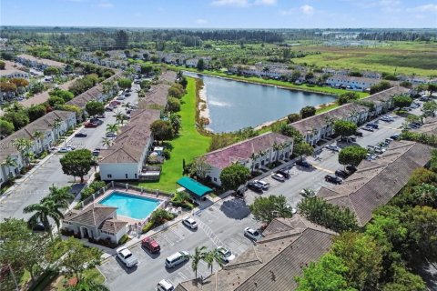 Купить таунхаус в Хомстед, Флорида 3 спальни, 141.03м2, № 2049546 - фото 5