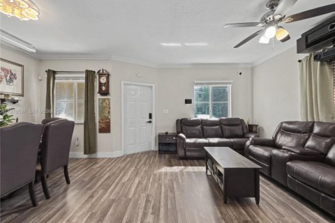 Купить таунхаус в Хомстед, Флорида 3 спальни, 141.03м2, № 2049546 - фото 13