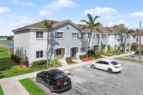 Купить таунхаус в Хомстед, Флорида 3 спальни, 141.03м2, № 2049546 - фото 9