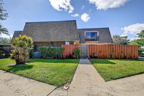 Снять в аренду таунхаус в Делрей-Бич, Флорида 2 спальни, 114.73м2, № 1952878 - фото 3