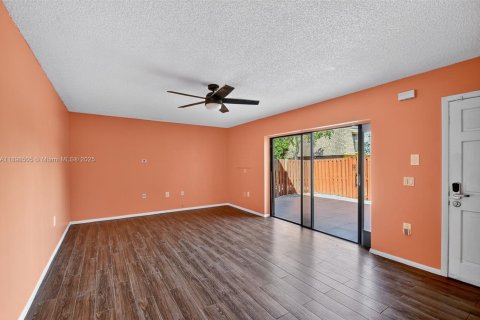 Снять в аренду таунхаус в Делрей-Бич, Флорида 2 спальни, 114.73м2, № 1952878 - фото 6