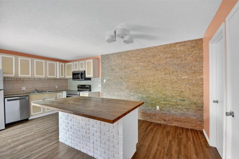 Снять в аренду таунхаус в Делрей-Бич, Флорида 2 спальни, 114.73м2, № 1952878 - фото 10