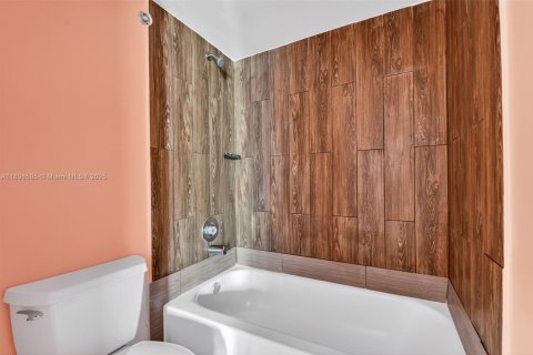 Снять в аренду таунхаус в Делрей-Бич, Флорида 2 спальни, 114.73м2, № 1952878 - фото 27