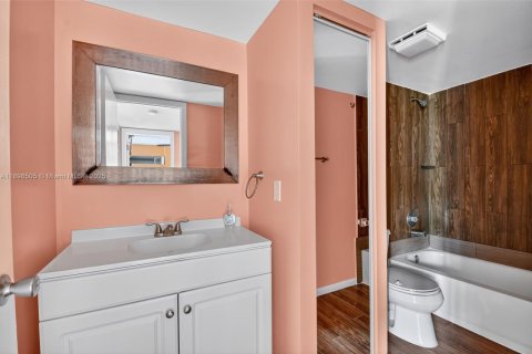 Снять в аренду таунхаус в Делрей-Бич, Флорида 2 спальни, 114.73м2, № 1952878 - фото 26