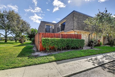 Снять в аренду таунхаус в Делрей-Бич, Флорида 2 спальни, 114.73м2, № 1952878 - фото 1