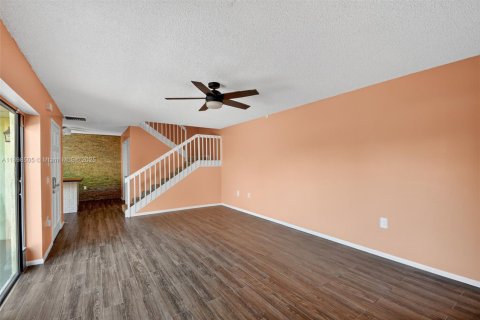 Снять в аренду таунхаус в Делрей-Бич, Флорида 2 спальни, 114.73м2, № 1952878 - фото 9