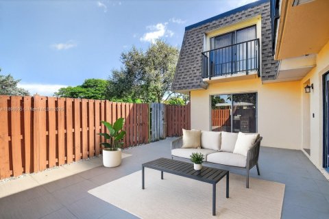 Снять в аренду таунхаус в Делрей-Бич, Флорида 2 спальни, 114.73м2, № 1952878 - фото 4