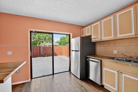 Снять в аренду таунхаус в Делрей-Бич, Флорида 2 спальни, 114.73м2, № 1952878 - фото 16