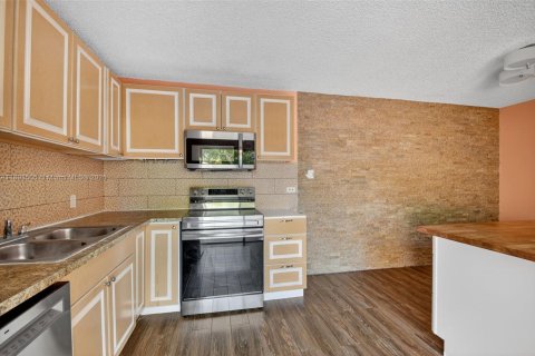 Снять в аренду таунхаус в Делрей-Бич, Флорида 2 спальни, 114.73м2, № 1952878 - фото 14