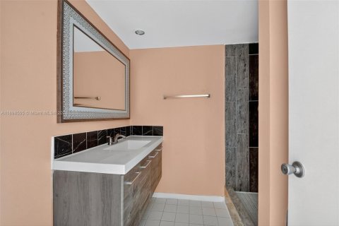 Снять в аренду таунхаус в Делрей-Бич, Флорида 2 спальни, 114.73м2, № 1952878 - фото 20