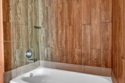 Снять в аренду таунхаус в Делрей-Бич, Флорида 2 спальни, 114.73м2, № 1952878 - фото 28