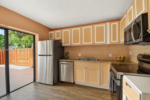 Снять в аренду таунхаус в Делрей-Бич, Флорида 2 спальни, 114.73м2, № 1952878 - фото 12