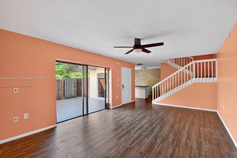 Снять в аренду таунхаус в Делрей-Бич, Флорида 2 спальни, 114.73м2, № 1952878 - фото 8