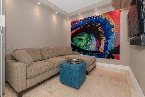 Condo in Sunny Isles Beach, Florida, 2 bedrooms  № 1975098 - photo 21