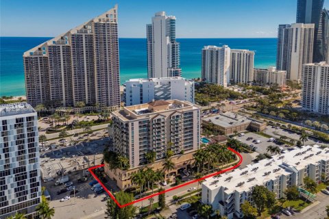 Condo in Sunny Isles Beach, Florida, 2 bedrooms  № 1975098 - photo 1