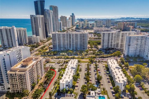 Condo in Sunny Isles Beach, Florida, 2 bedrooms  № 1975098 - photo 6