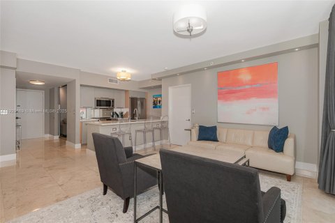 Condo in Sunny Isles Beach, Florida, 2 bedrooms  № 1975098 - photo 12