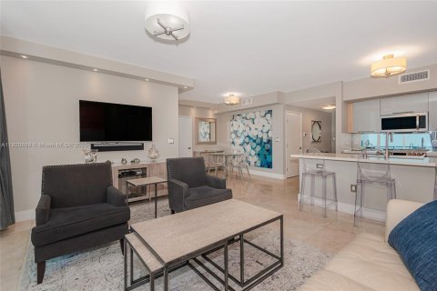 Condo in Sunny Isles Beach, Florida, 2 bedrooms  № 1975098 - photo 11