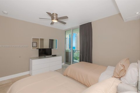 Condo in Sunny Isles Beach, Florida, 2 bedrooms  № 1975098 - photo 27