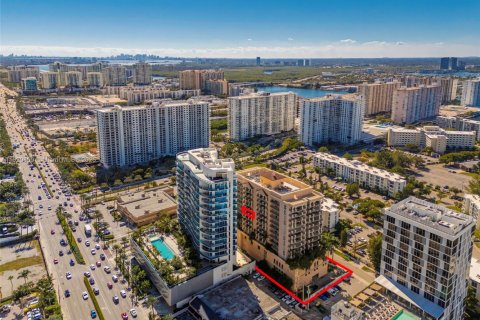 Condo in Sunny Isles Beach, Florida, 2 bedrooms  № 1975098 - photo 7